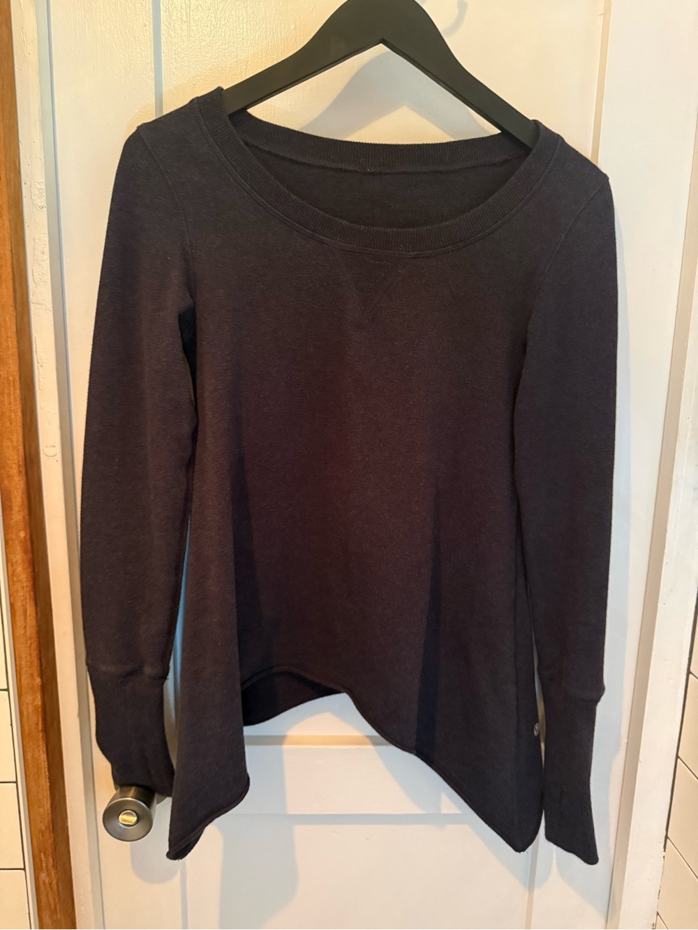 Lululemon Women’s Long Sleeve Asymmetric Hem Top - Black